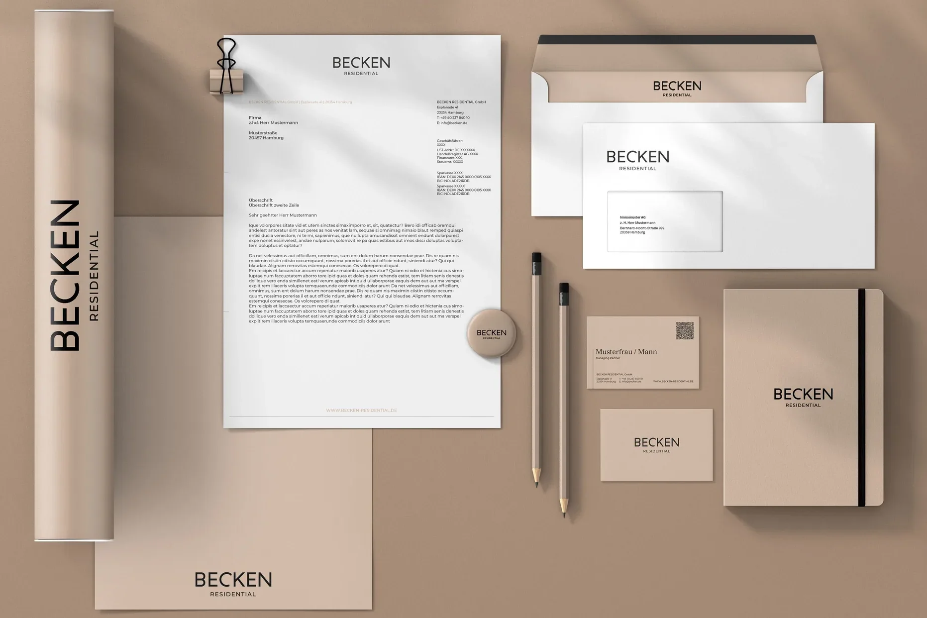 Geschäftsausstattung von BECKEN Residential in Sandbeige mit Briefbogen, Umschlägen, Visitenkarten und Notizbuch