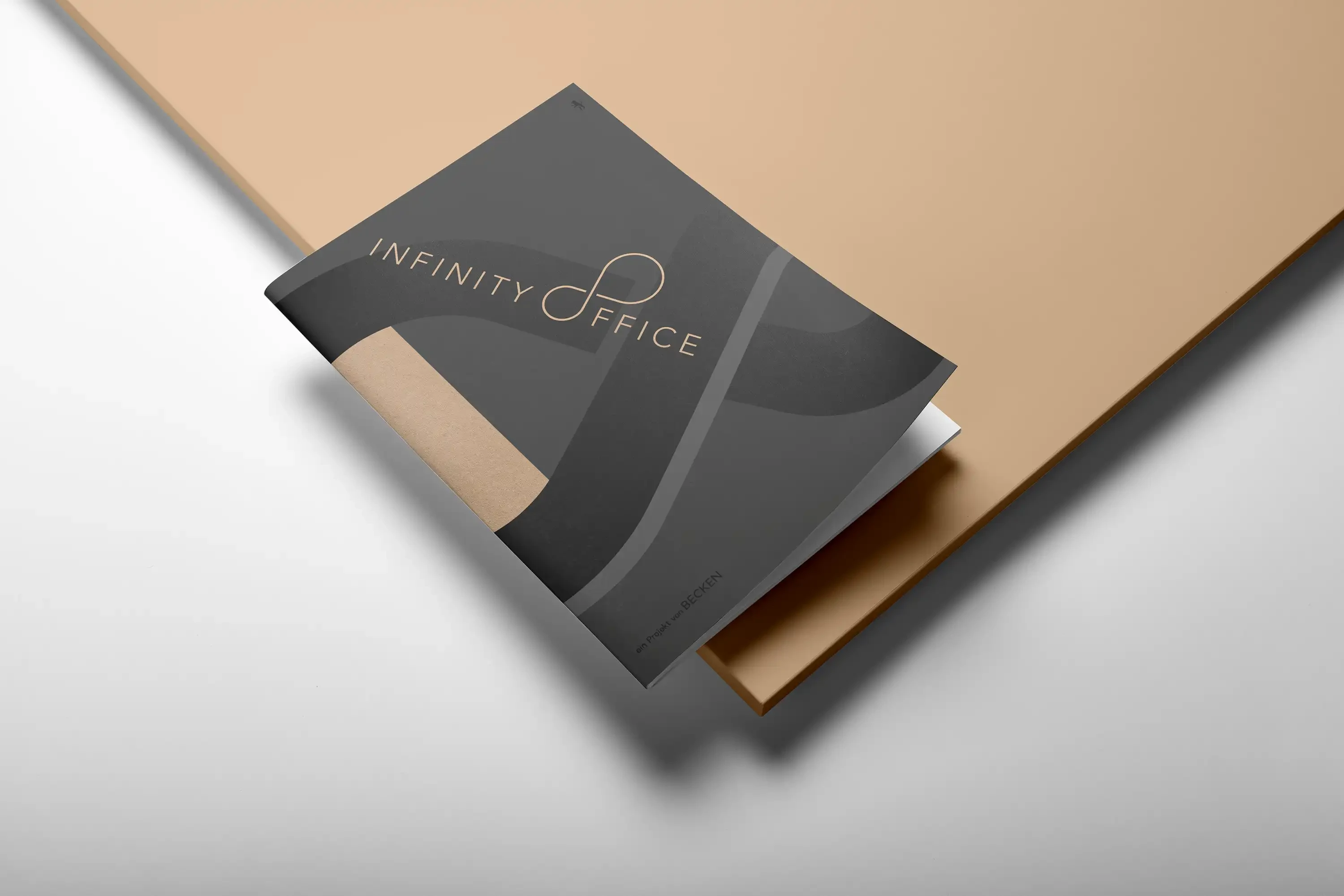 Broschürentitel Infinity Office auf Kupfer